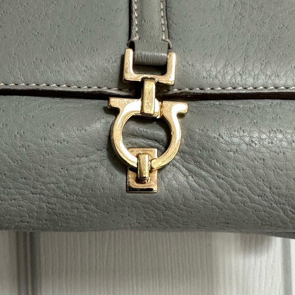 Beautiful authentic Salvatore Ferragamo grey shoulder bag - Picture 6 of 11